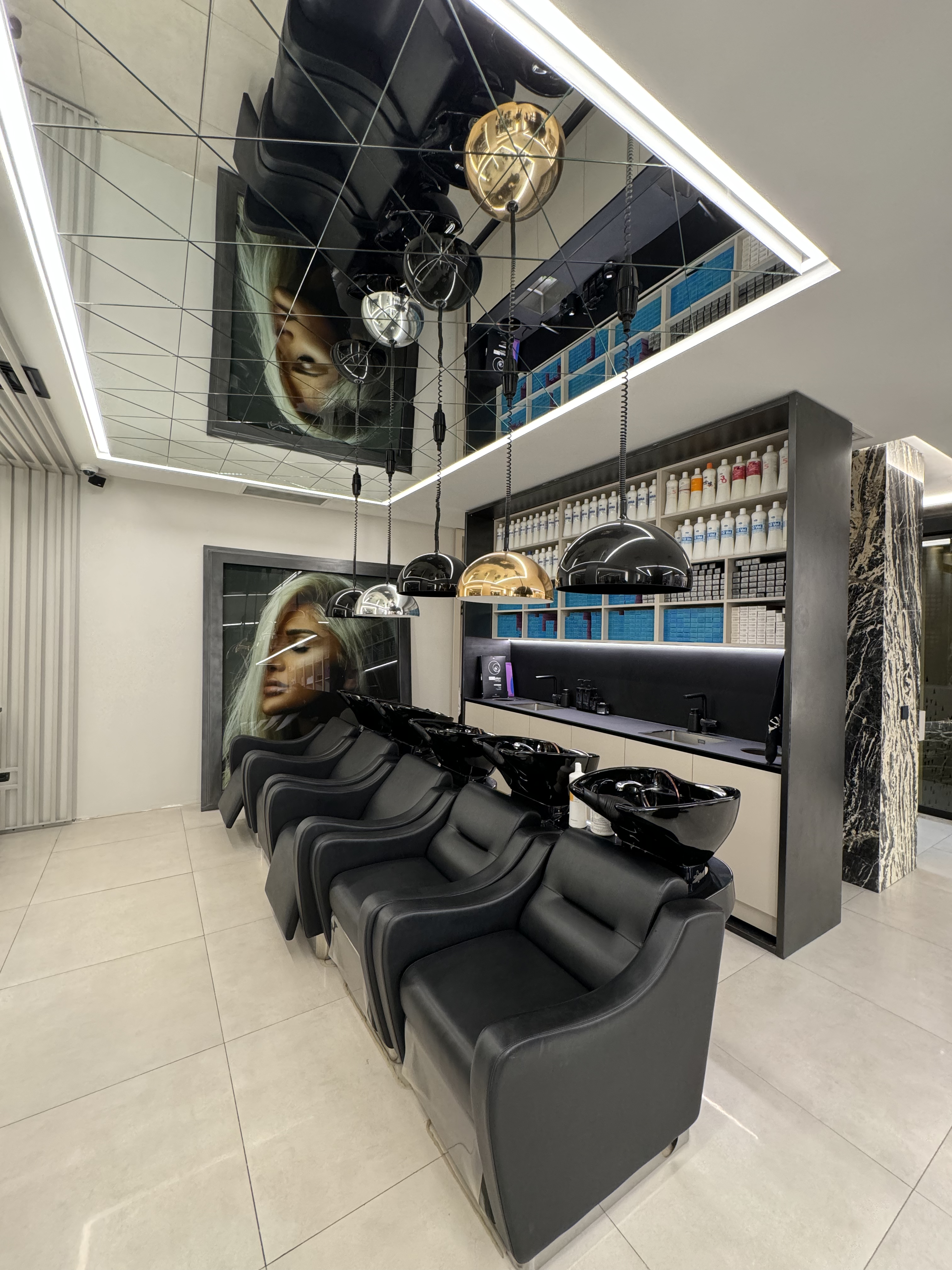 NJOMZA Salon Interior